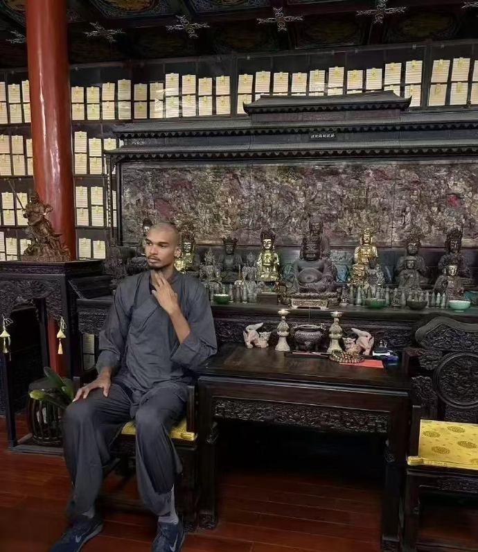杜兰特：文班亚马你别搞我啊！你这样我还去马刺干甚？最近关于杜兰特和马刺的流言传