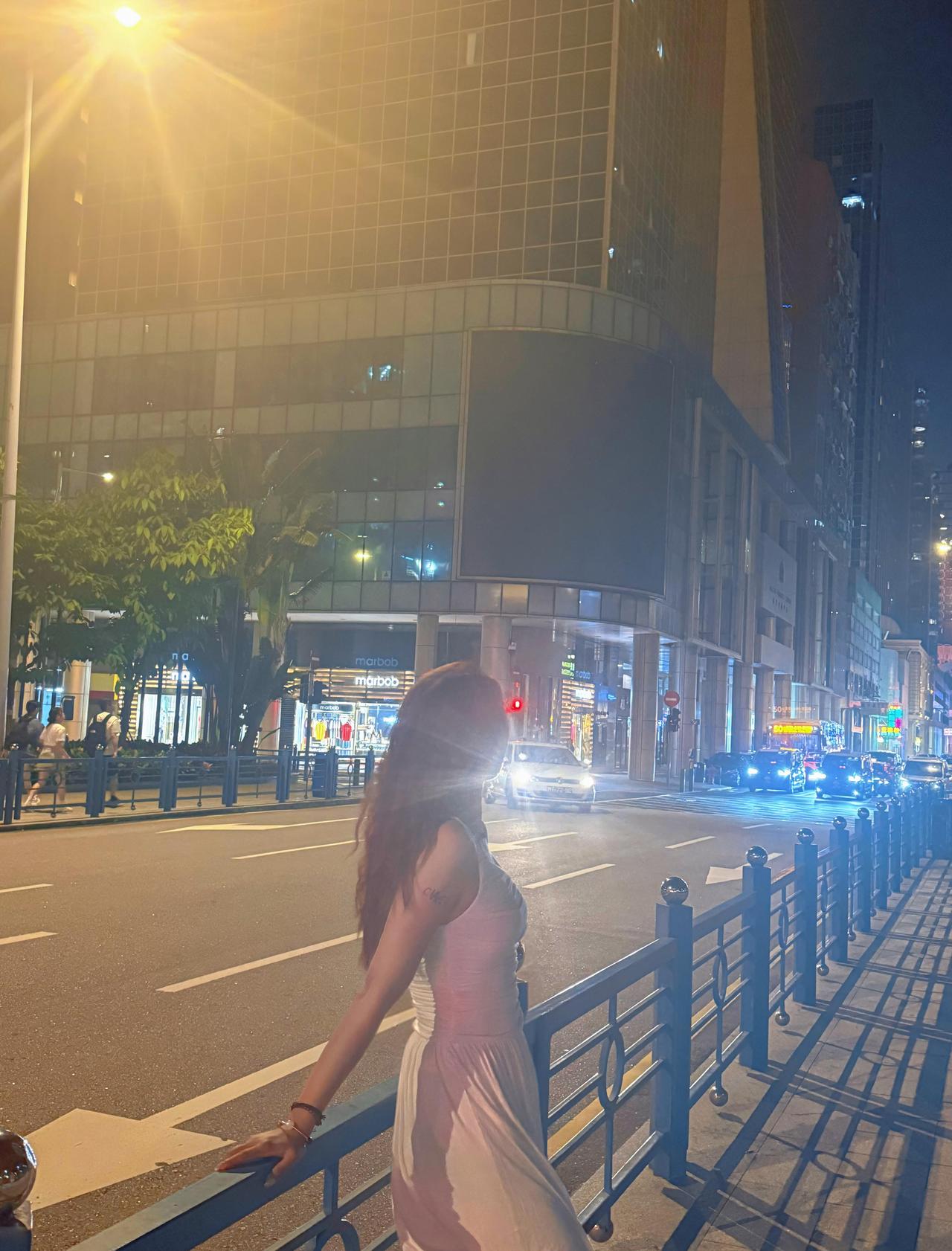 人这一辈子，生活，简单一点才可爱，复杂了，累的是自己。年轻时候不懂，