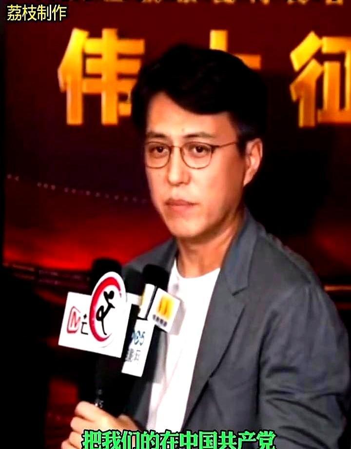 李大钊笑了，不是P的，是AI一帧一帧算出来的。他嘴角那点纹路，多延长了8帧，误