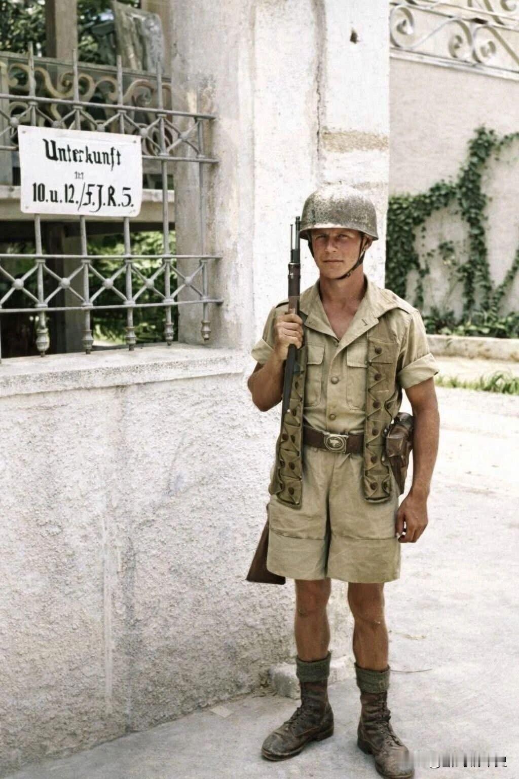 德军伞兵在克里特岛。1941年5月，德国发动“水星行动”，意图拿下克里特岛。这是