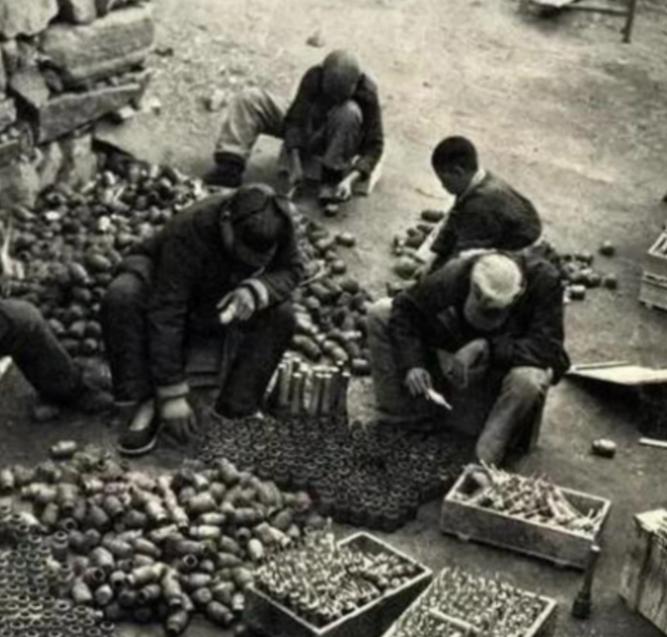 1944年，八路军兵工厂因为缺黄铜，无法生产子弹，一个农民知道后，就来到了根据地