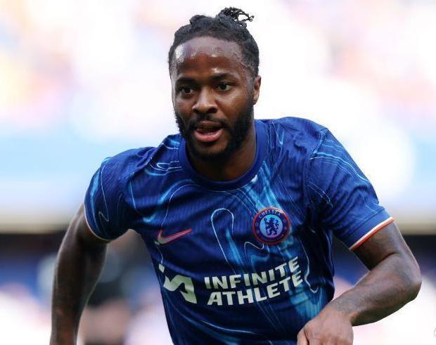 欧洲转会新闻发布会！★锋线遗珠！31岁的斯特林不久前与切尔西解约成为自由球员