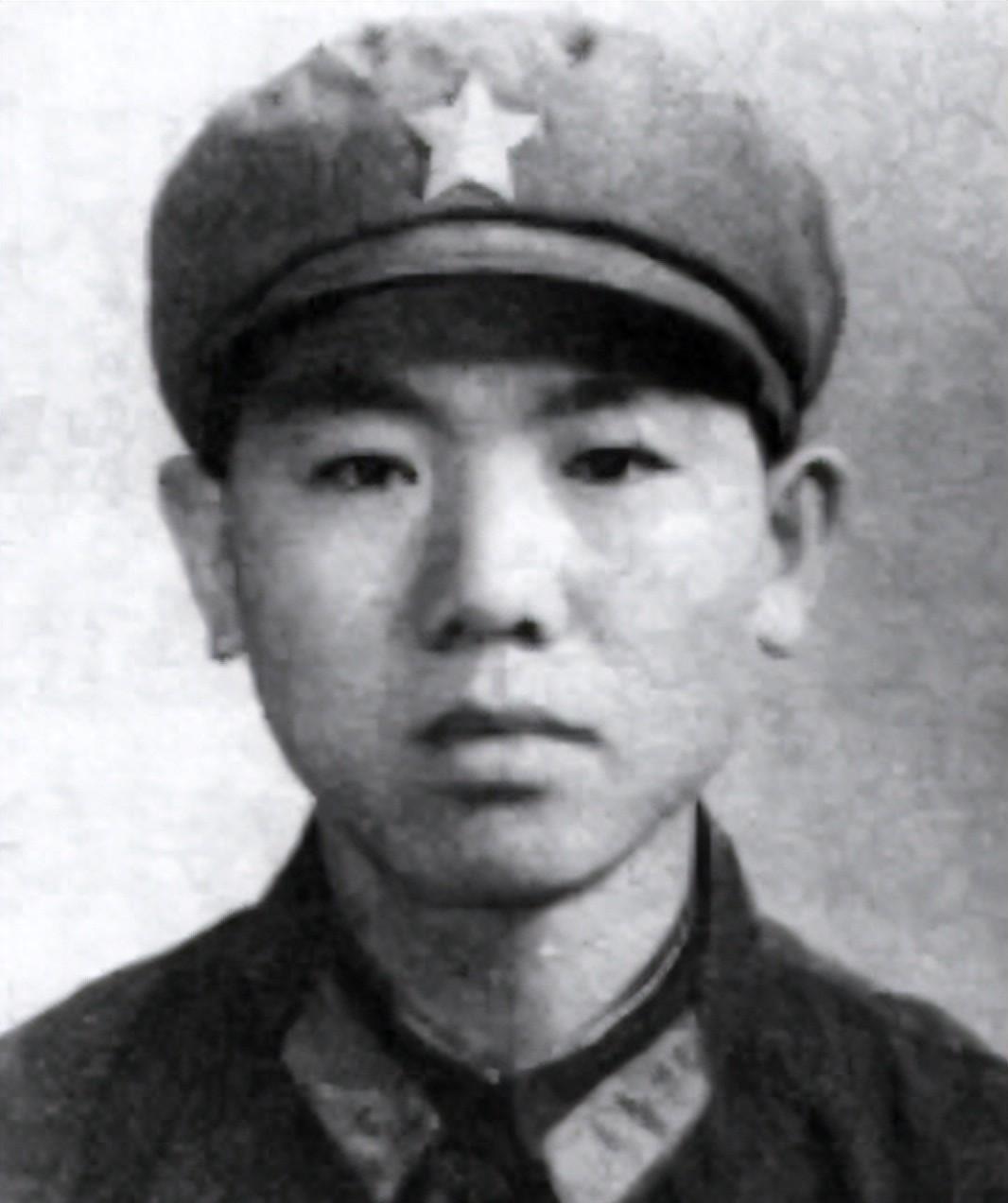 1974年参军后因写作特长被提拔重用，直到退休前一直担任人武部政委的经历分享1