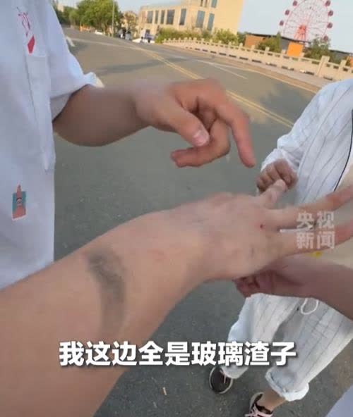 “没错！自古英雄出少年！”山东日照，3名刚刚结束中考的男生，一边打篮球一边讨论考