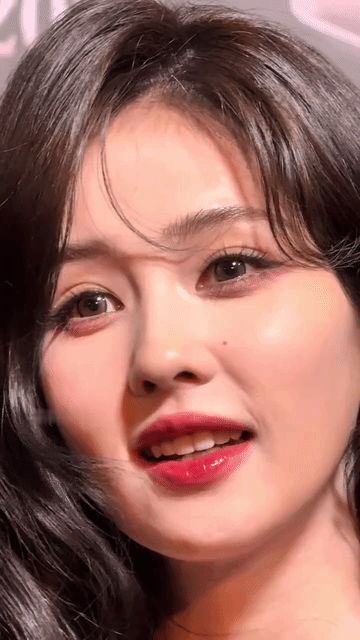 让镜头霸凌毫无机会的白鹿，这镜头都快怼脸白鹿脸上了吧，即便如此，白鹿的肌肤竟一点