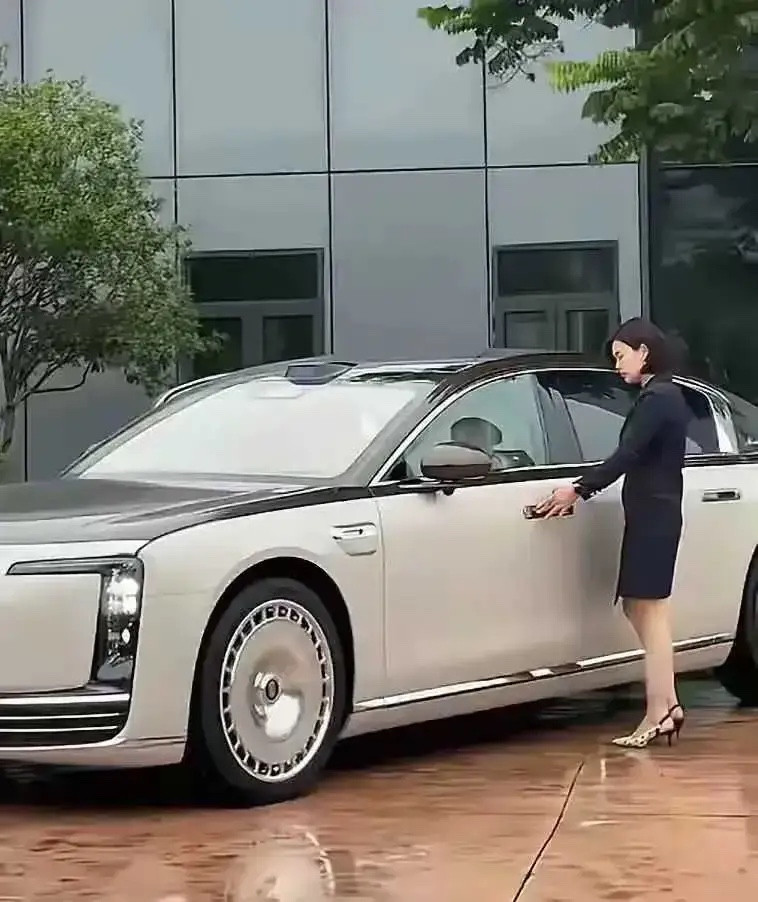如果这位女士在体制内工作的话，肯定是位大领导