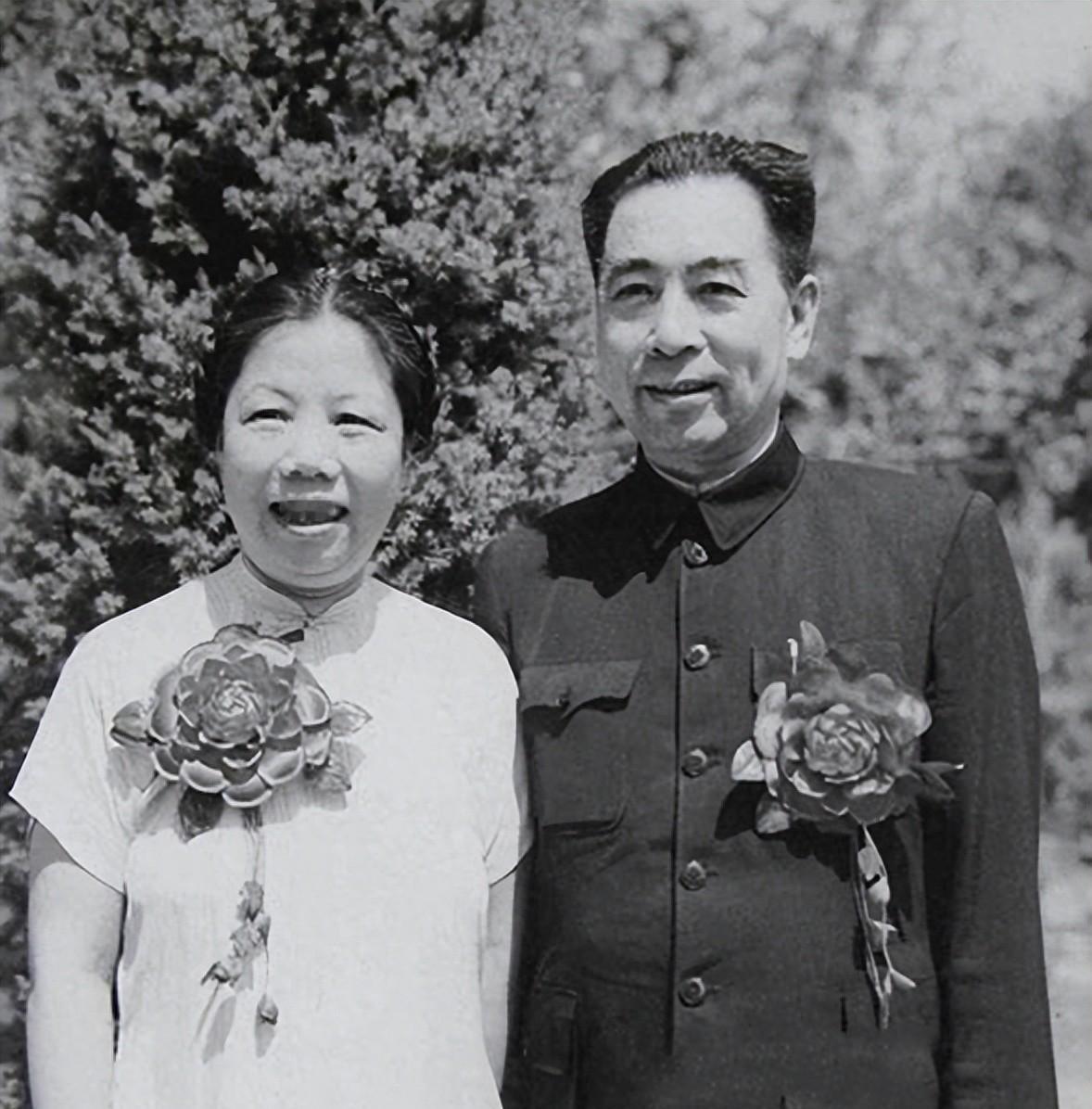 邓颖超晚年细述往事：母亲初见周恩来便断言，这个人绝对值得信赖！1979年春，北