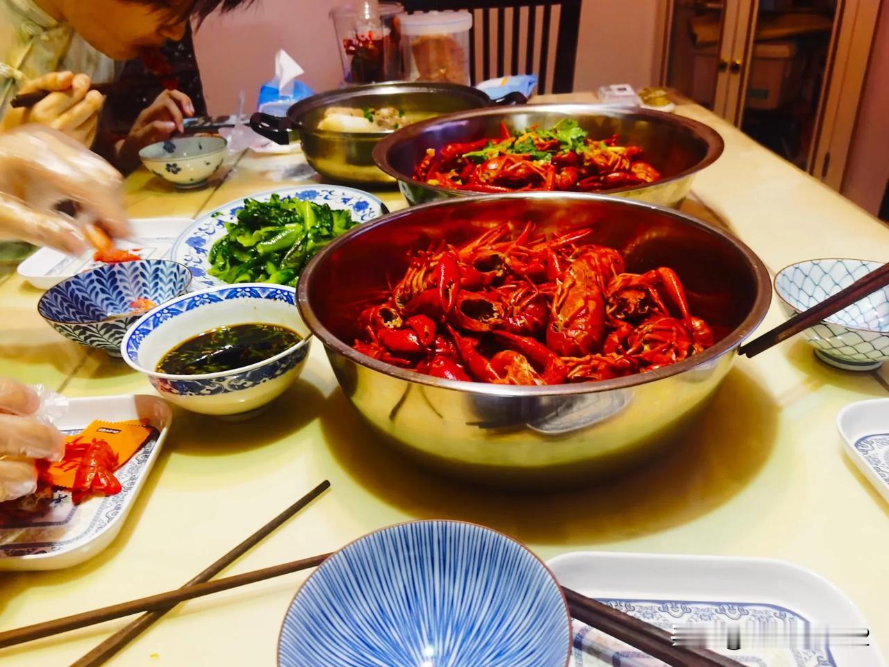 亲家发来信息说，昨天送去的秭归伦晚脐橙挺好吃的，口感很好，也很新鲜，我说，你喜欢