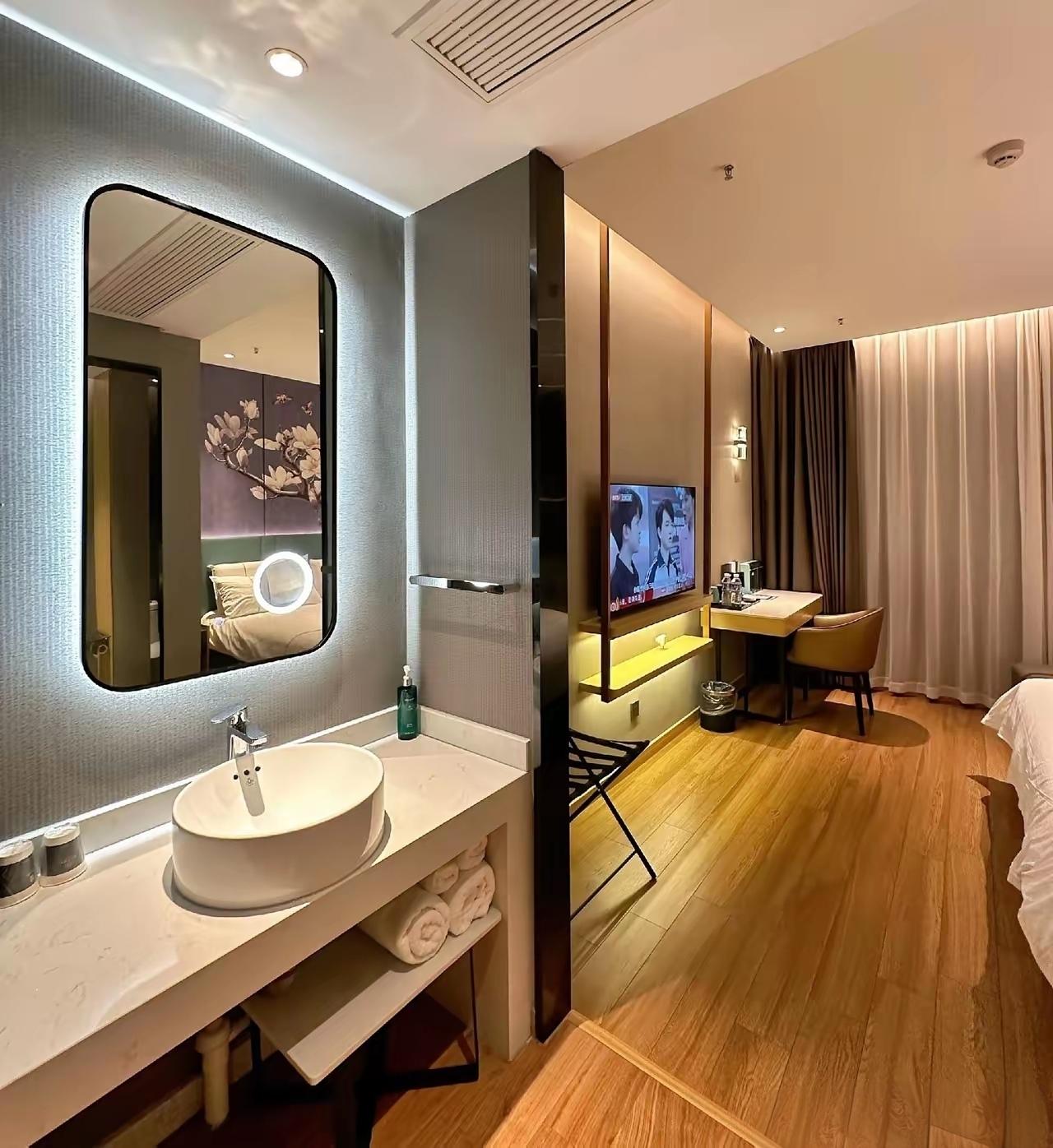 “我的面霜怎么少了一大半？”男子住高档酒店，5104元黑绷带被人挖走，酒店：第一