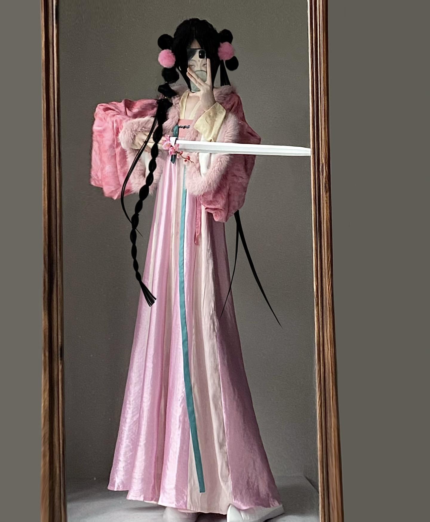 “接本姑娘一招！”