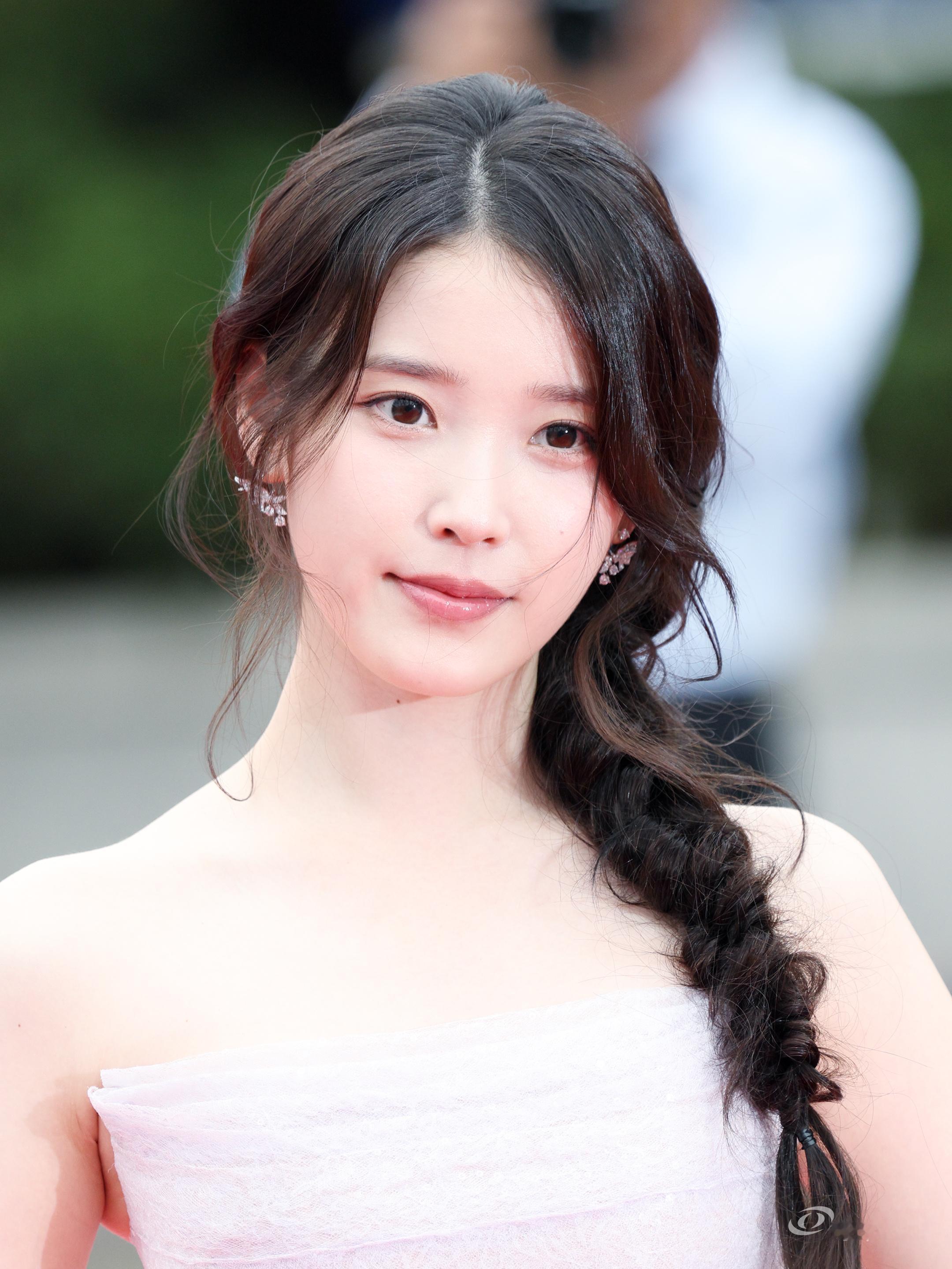 IU🌸IU出道十七周年快乐251002IU首尔电视节颁奖典礼