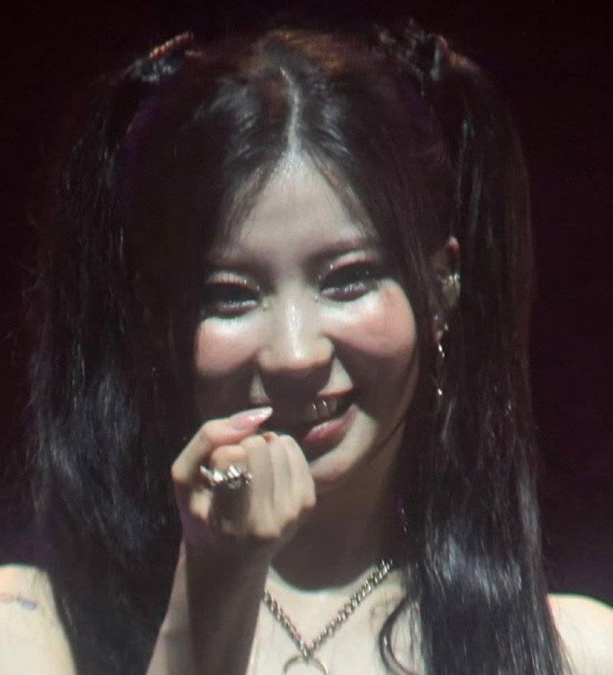 据说这是韩国女团成员asa🥭榎并杏纱站姐图，你觉得她好看吗？