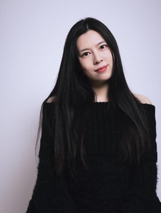 唐香玉，山东淄博沂源县人，毕业于华北电力大学，中国内地女脱口秀演员。曾在一家