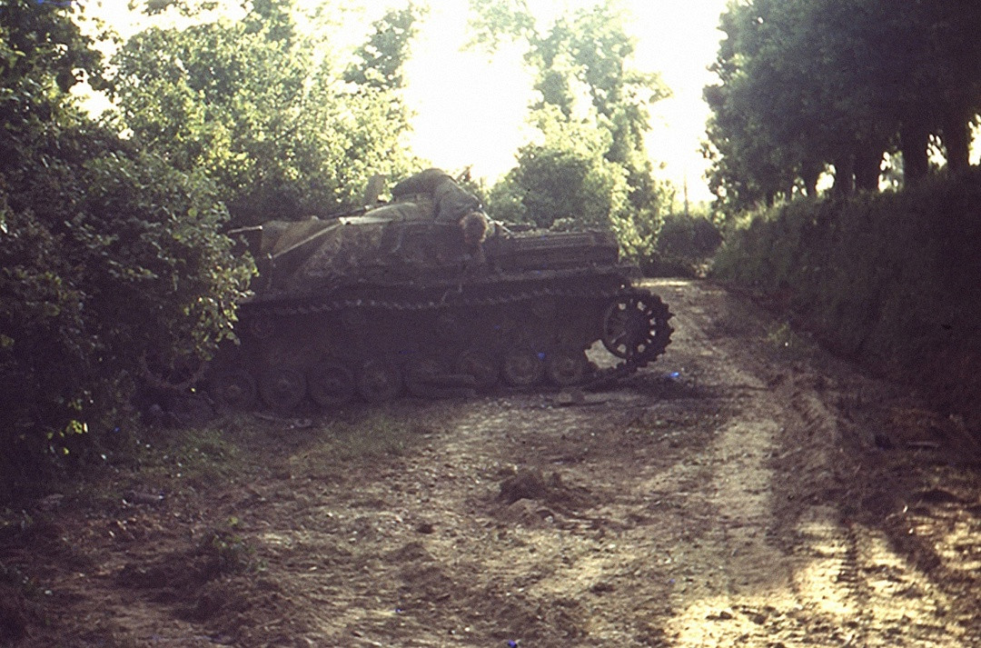 1944年法国，被击毁的坦克。