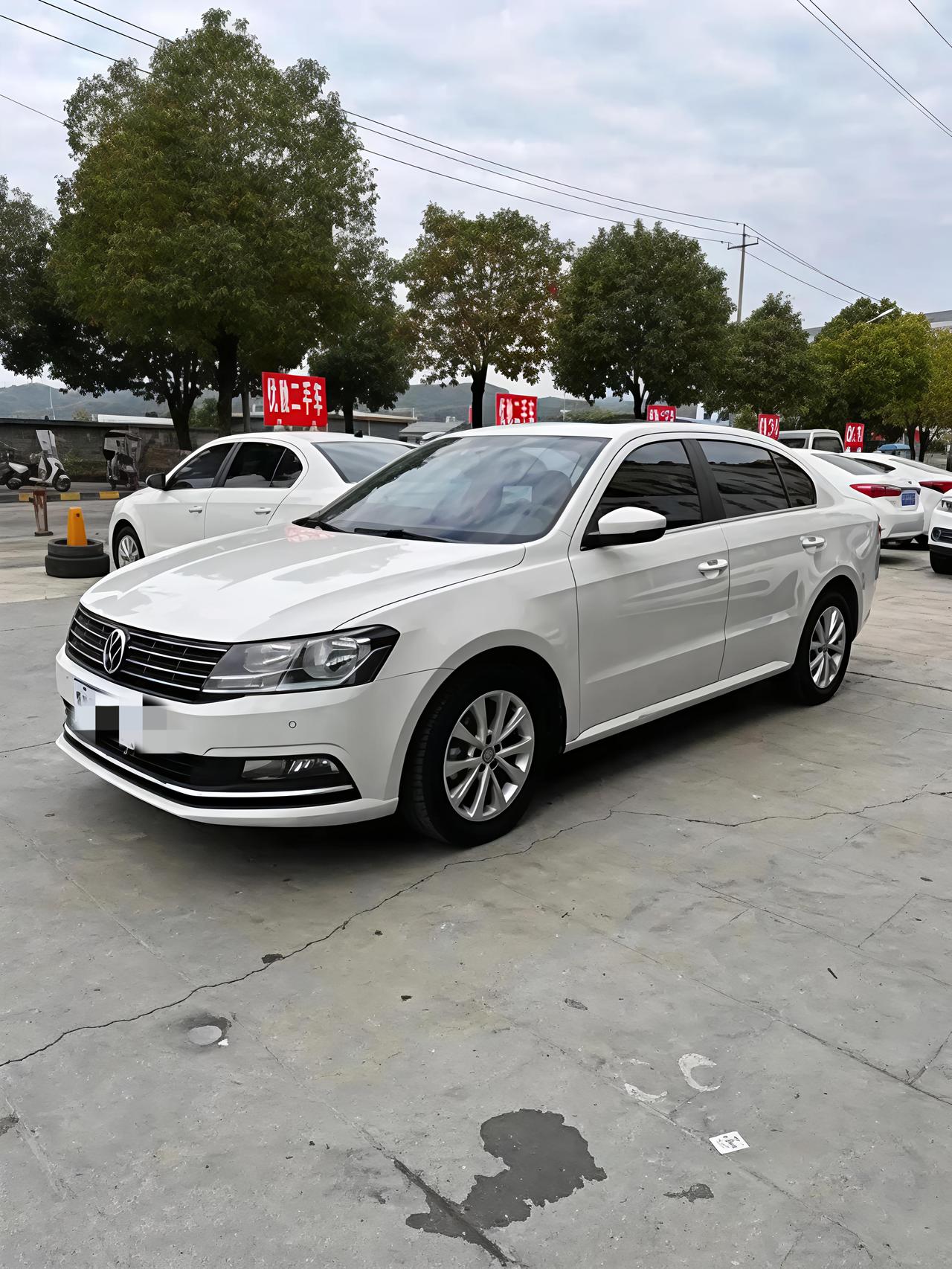 最近常有人问，10万内想买辆家用轿车，新车和二手该怎么选？在小编看来，要是你