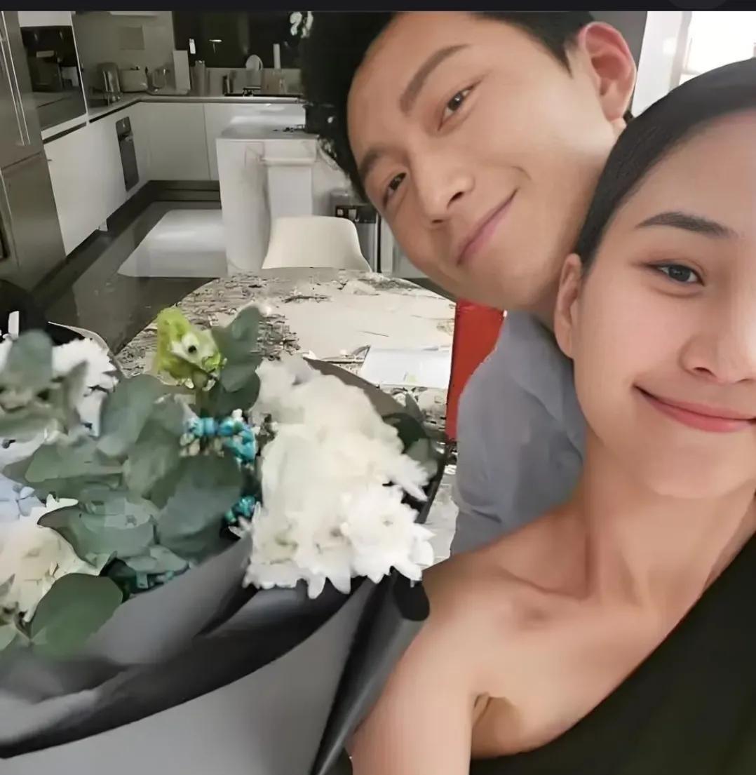 窦骁为何超莲庆生撒糖！甜蜜互动实力打脸婚变传闻，爱意藏在每个字里