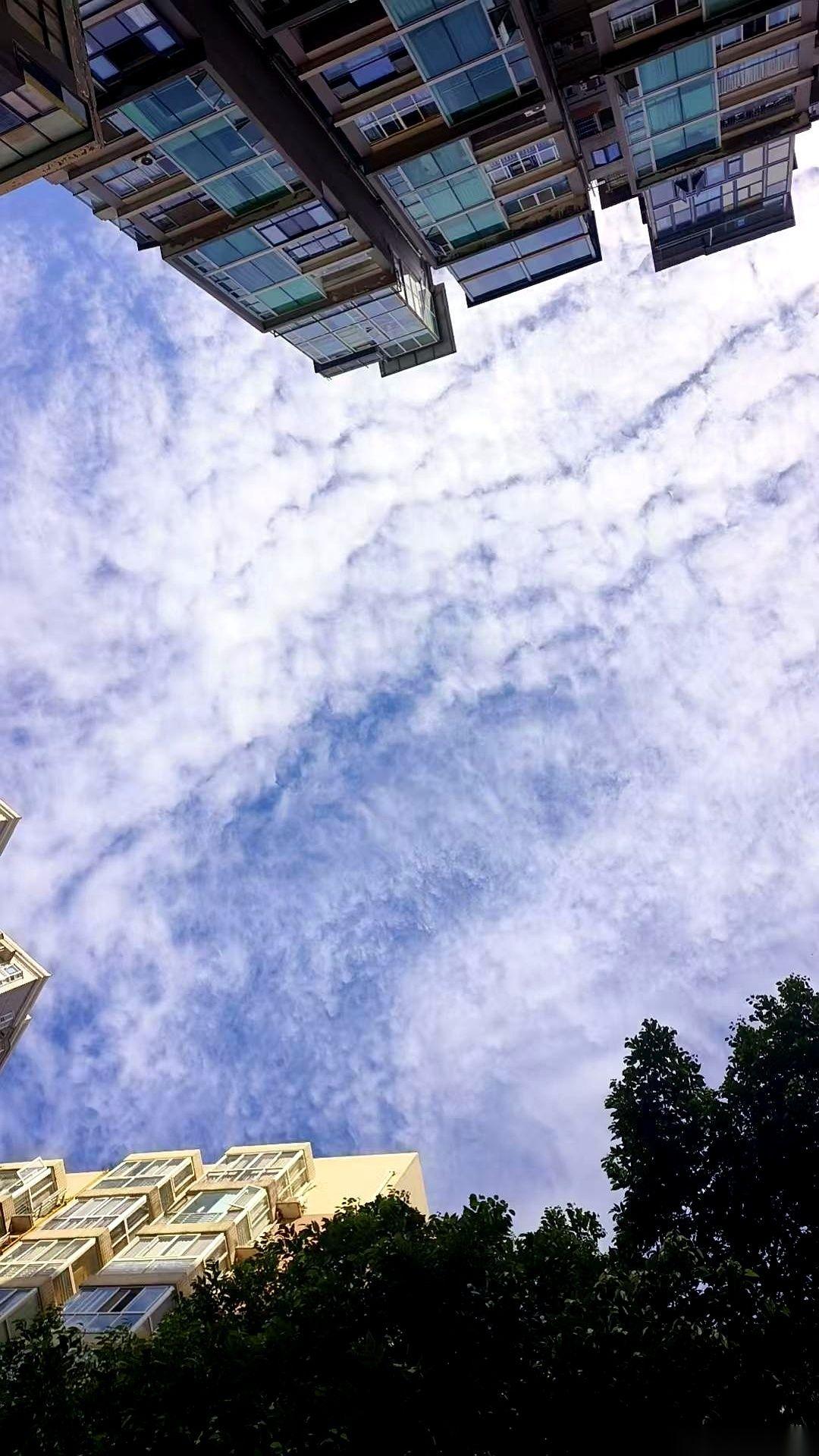 一天360。包月，一万出头。就为了在成都七中旁边借个睡觉的“壳”。刚才在全季