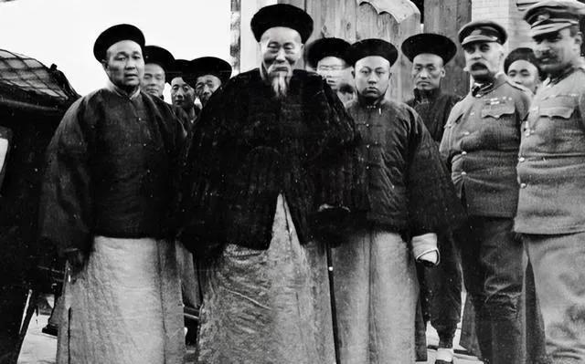 李鸿章这人，到底是卖国贼还是国之栋梁？有人说“少年不懂李鸿章，长大方知真中堂”，