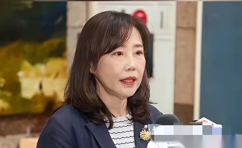 正在参访的岛内人士尹乃菁近日发声，指出实现和平并不困难，放弃分裂主张，两岸就能走