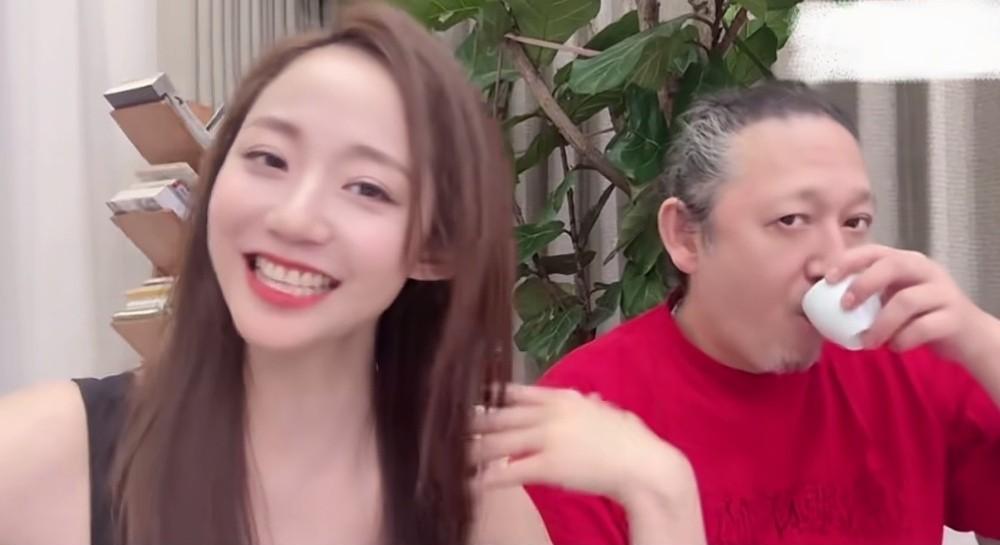 为什么网友不喜欢万千惠？装天真，装单纯，装傻白甜！以为攀上大佬就能过上少奶奶