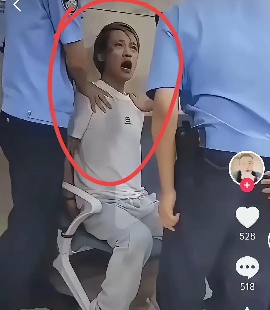 800哥会判多少年？纵火罪一般3-7年，损失特别大的10年以上。这个烧了纺织厂