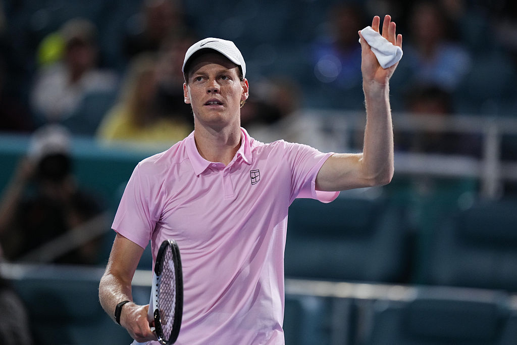 辛纳9连胜晋级迈阿密八强迈阿密大师赛第四轮，辛纳7-5/7-6击败米克尔森，取得