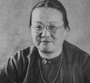 1924年，44岁的章士钊再次偷偷爱上一个歌女，后高调同居。妻子吴弱男知道后，带