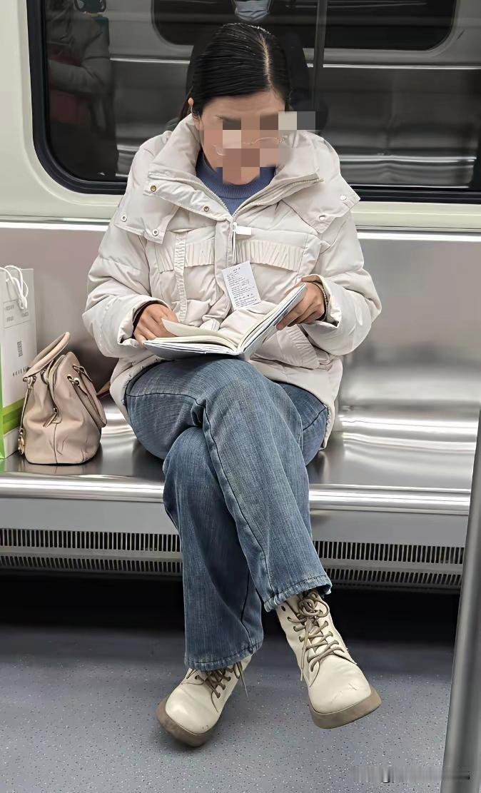 究竟是无意为之还是有意忘记？我猜她肯定不是故意留下“证据”的，你信不信？