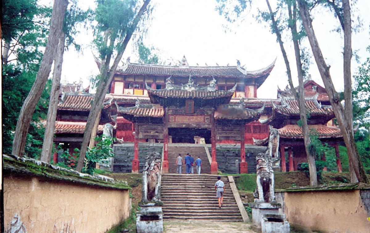 这组摄于1942年的四川广利禅寺照片，也就是今遂宁广德寺的战时风貌。该寺始建于唐