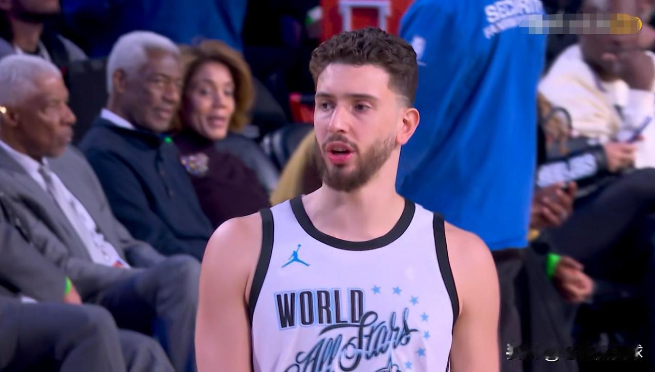 火箭巨星申京的情商真是太高了！在今天全明星正赛结束以后，申京接受了媒体的采访，只