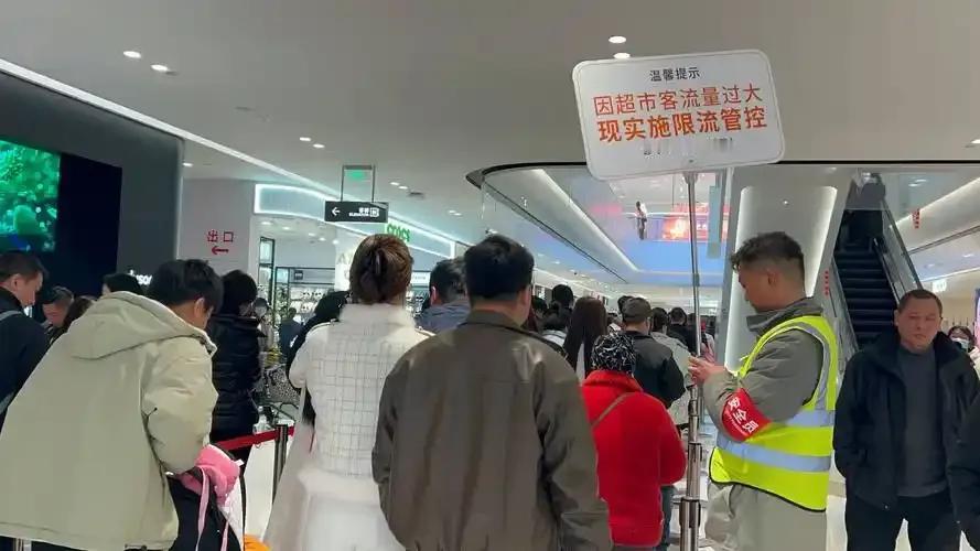 12月24日，胖东来商贸集团公布数据，新开的新乡“三胖”超市，首日销售就破了千万