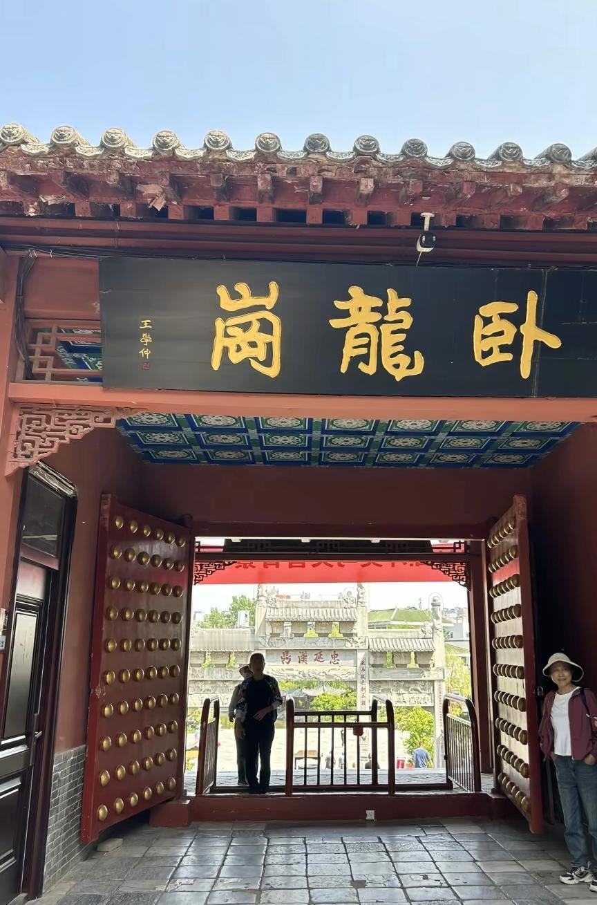 诸葛亮自己就说了:"臣本布衣，躬耕于南阳″，这句话中的"南阳"就是现在的南阳市吗