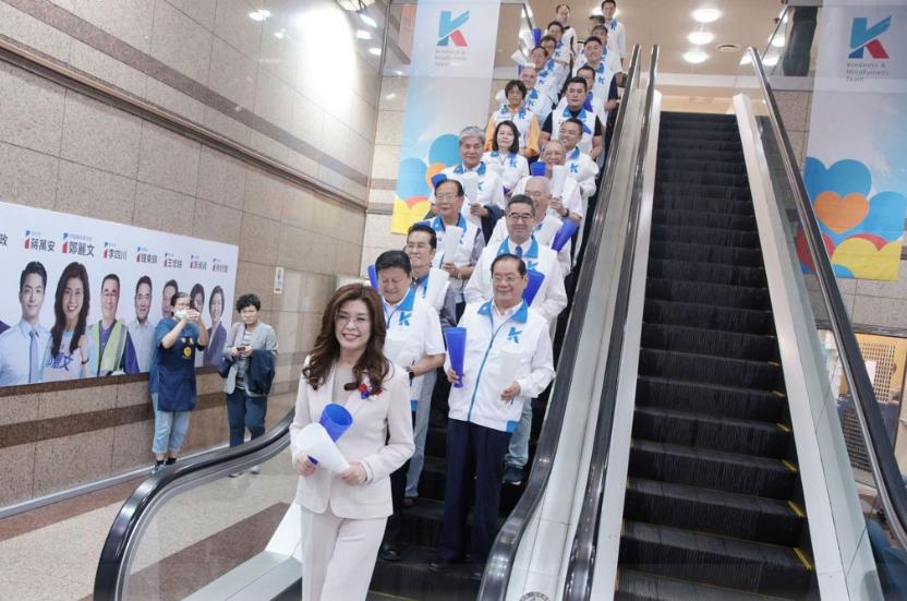 国民党大动作，10月14日，国民党在下午正式举行了“中央助讲团誓师大会”，国民党