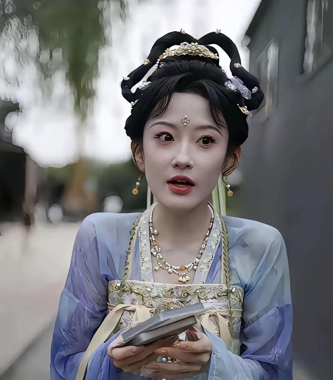 早料到韩雨桐会塌房，可没想到这么狠。打这以后，只要女主是她，跟谁搭档都不看。以前