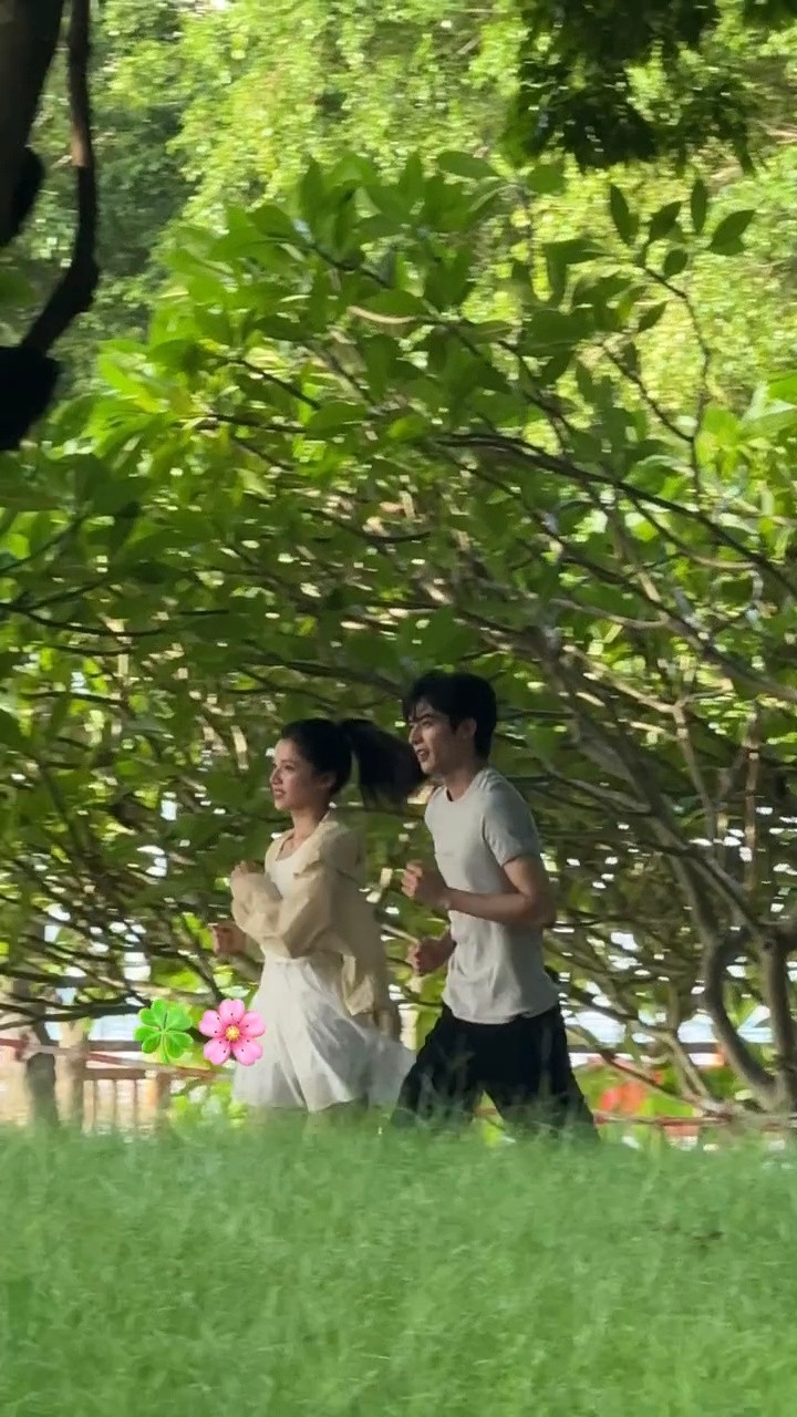 接下来登场的是内娱跑步教科书🏃♀️🏃♀️婧仪跑步粉列队！张婧仪内娱跑步教科书