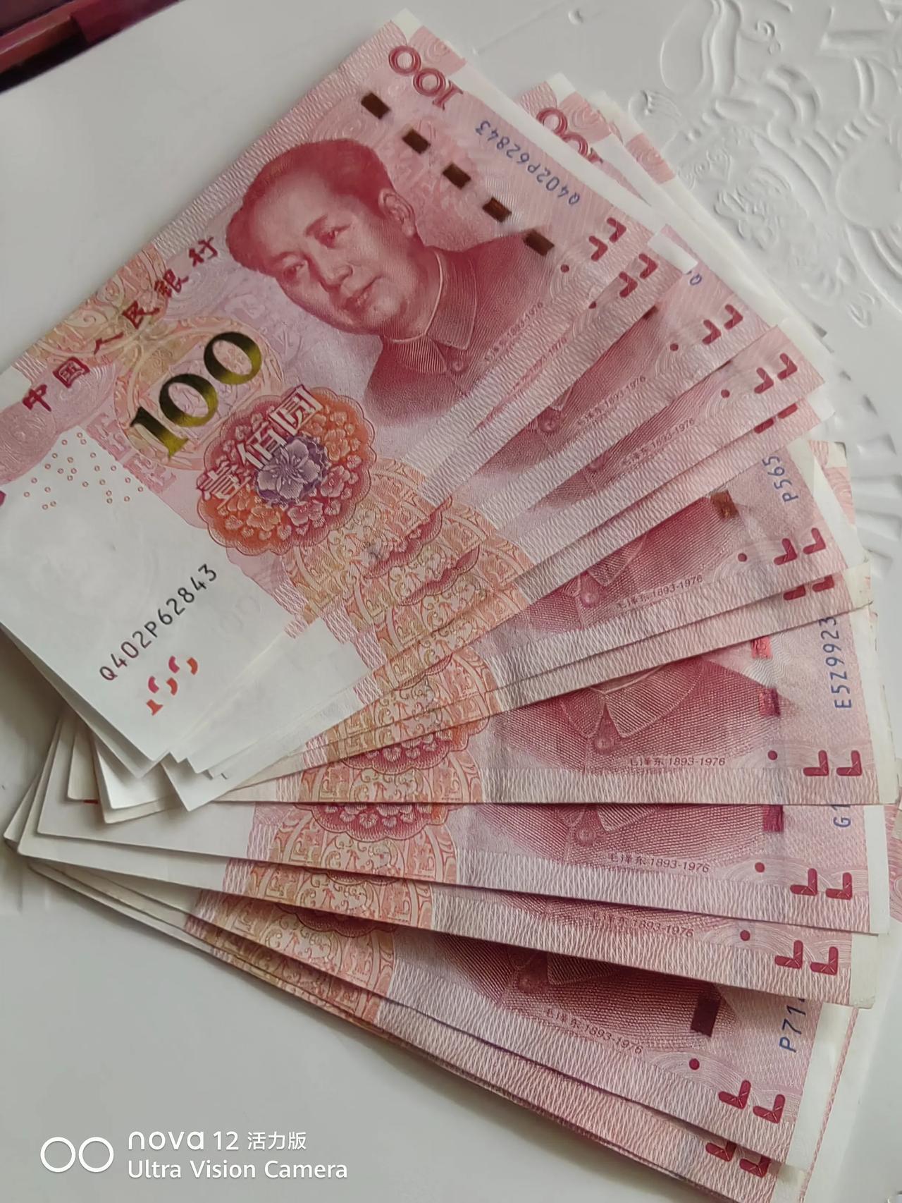 记录我的2026今天分享微信支付。我看到一位老爷爷在卖菜，他的菜很新鲜，也很特别