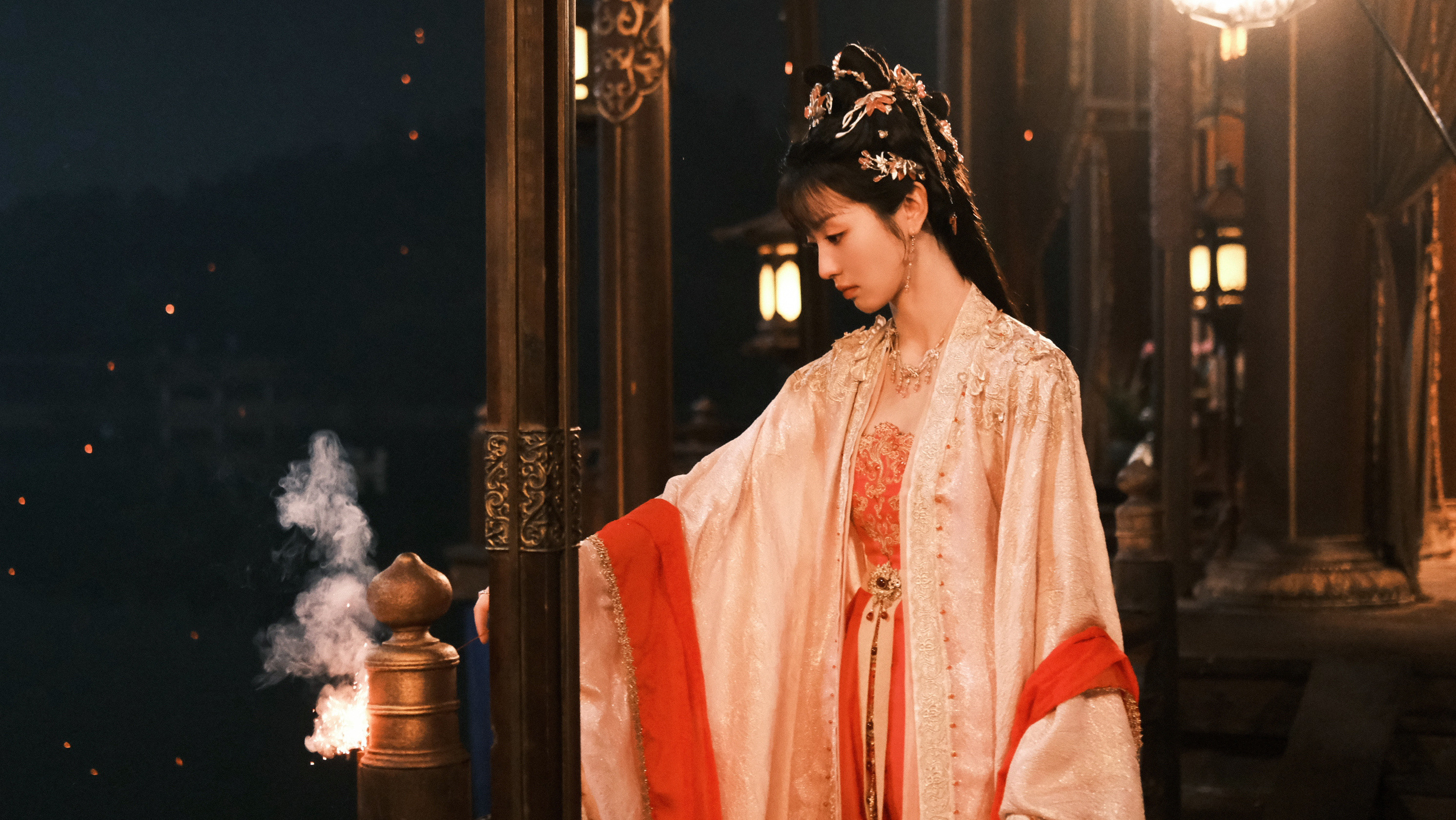 田曦薇把故宫伴手礼背到了土耳其田曦薇在复制粘贴的时代，你是手写的诗[鲜花