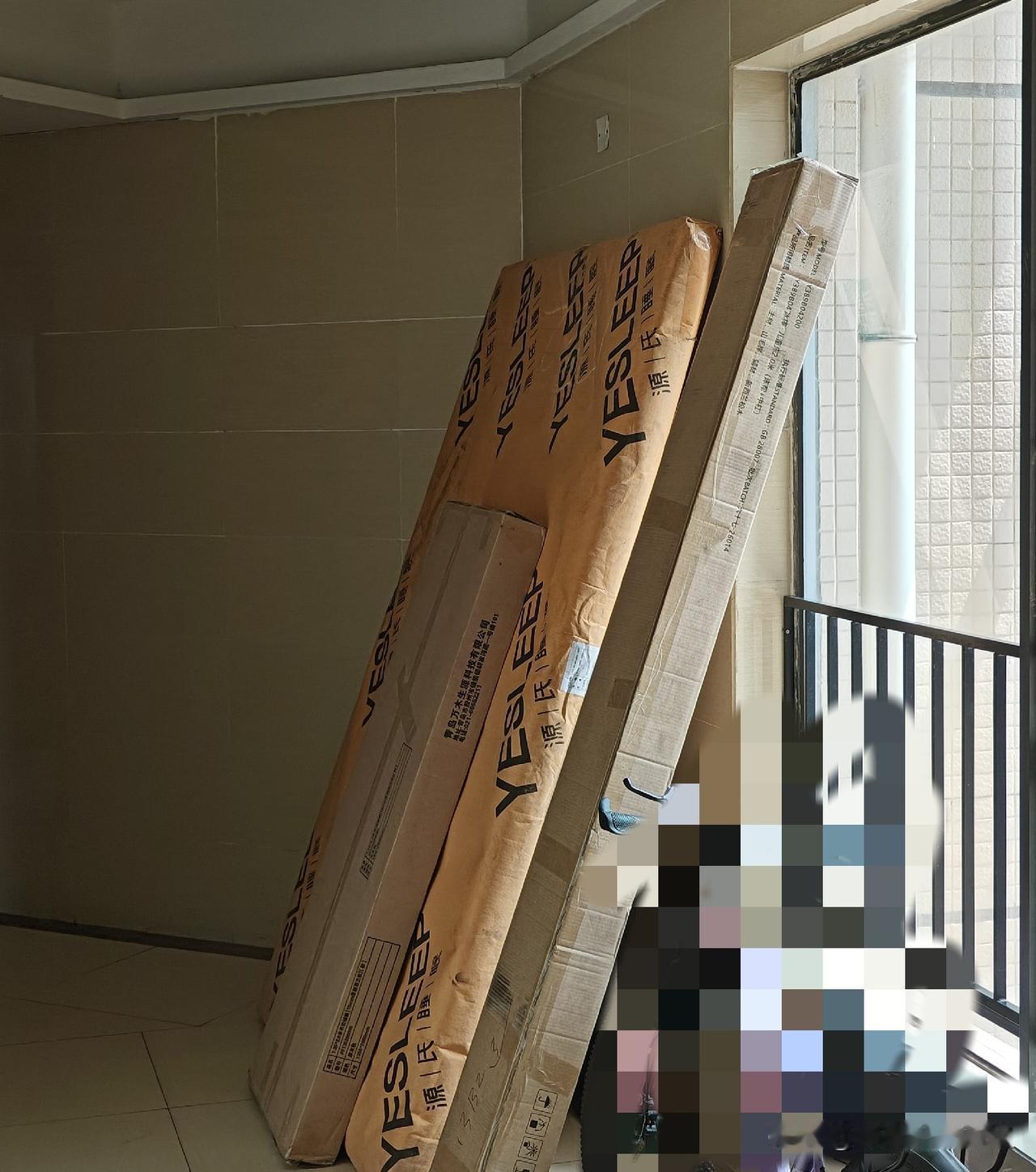 现在网购家具的服务不错哦！十一家里焕新，换了一批东西，前段时间换了燃气热水器，