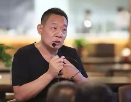 王海想永远当不劳而获寄生虫生活不容易了！有人问为啥奖励王海一万元？于东来多大气的