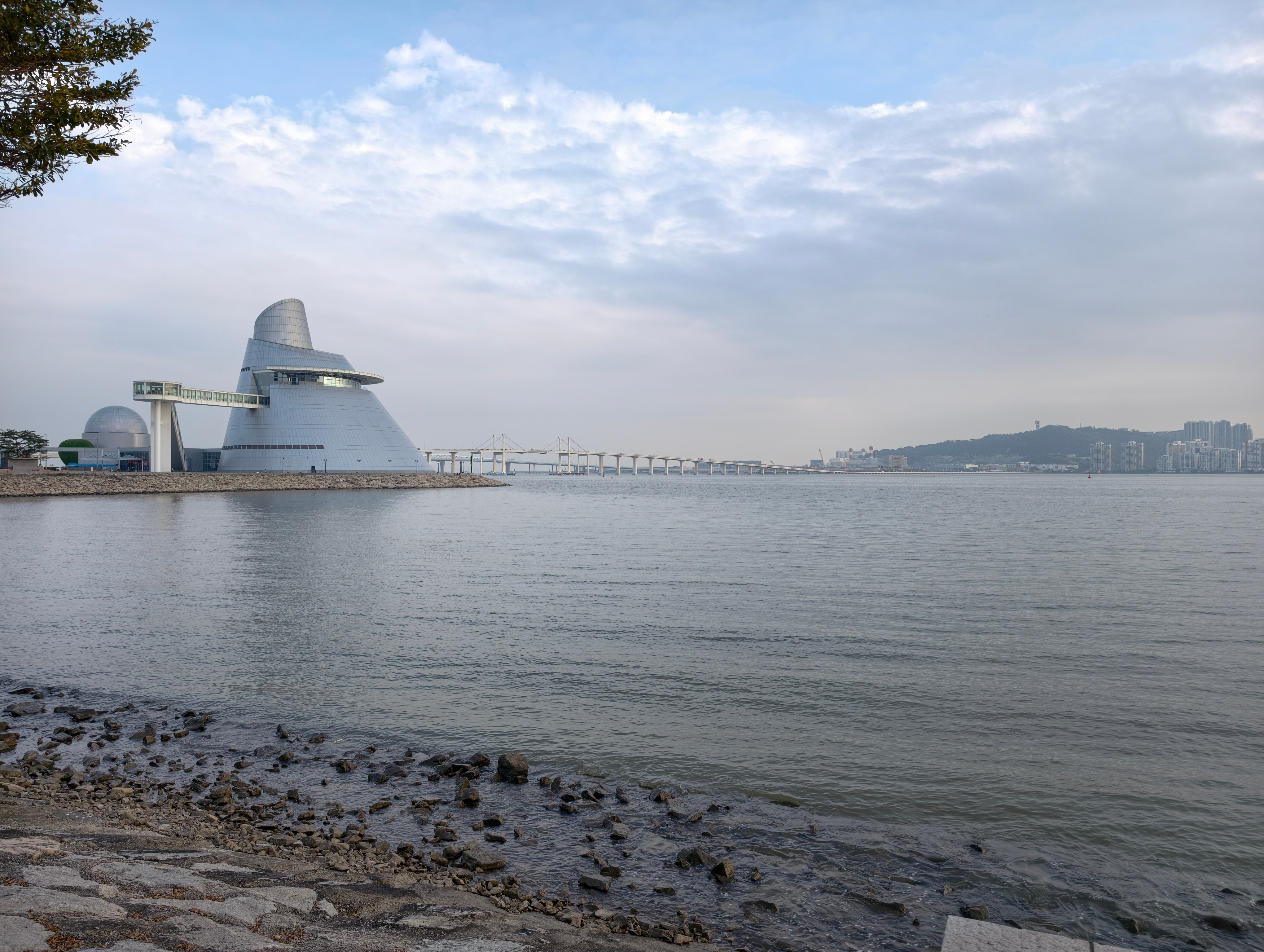 还是小朋友的快乐来的容易些免费的游乐场就能满足澳门·澳門漁人碼頭