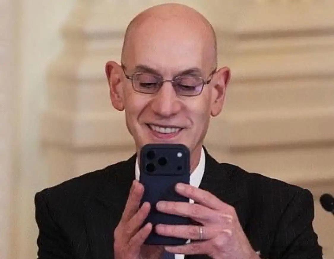 NBA总裁亚当肖华做梦都要笑醒了！不是因为雷霆82:103惨败马刺被拖入天王山之