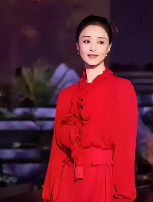 王阳提分手那天，蒋欣刚拿下华妃片酬。2007年两人处对象，王阳往她房车冰箱塞满雪糕。冰棍一根一块五，