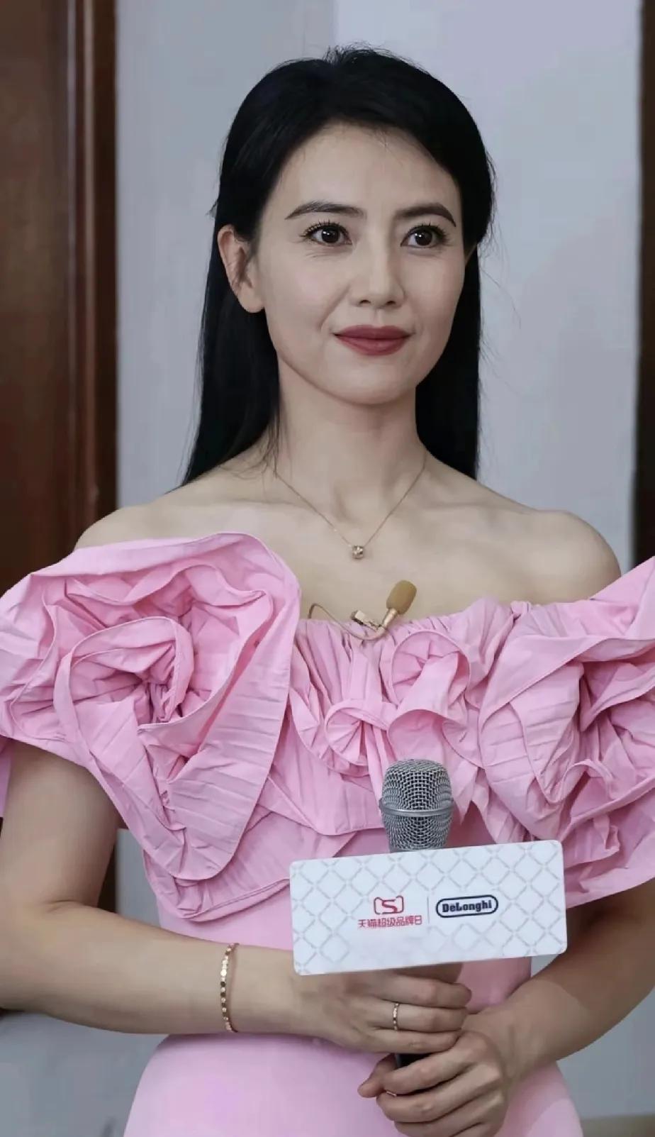 高圆圆吓我一跳。越漂亮的女人好像花期越短，美如高圆圆也不例外，好像突然变老