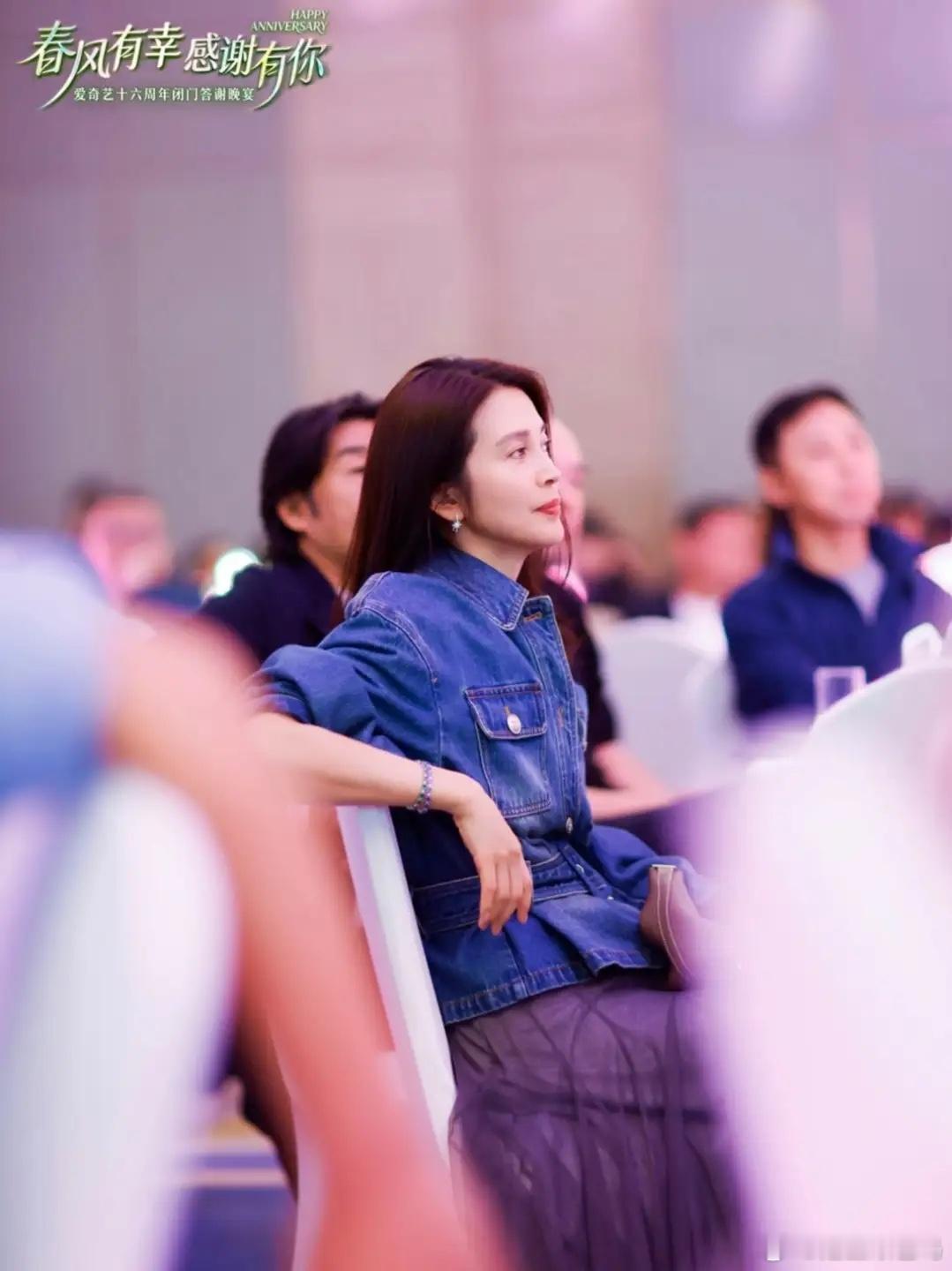 李冰冰妹妹李雪参加爱奇艺答谢宴，与王中磊侯明昊同框，王骁也在！