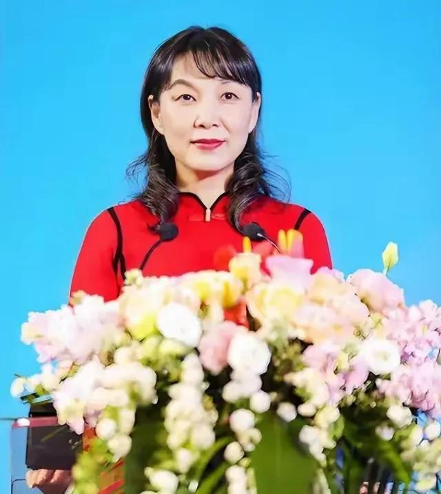 一大早，突然想！其实，宗庆后也没想到，在他离世后也就一年多一点的时间，埋下的“