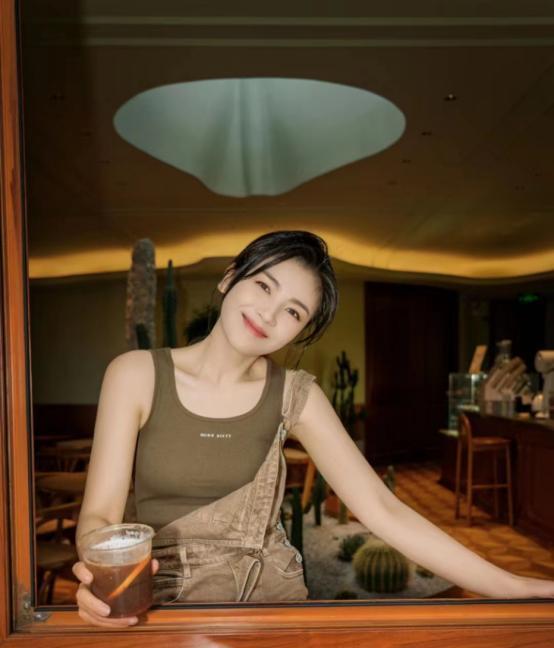 一次，刘涛在云南相中一块20万的玉，助理却跟她说：这块玉我100块钱就能拿下。刘