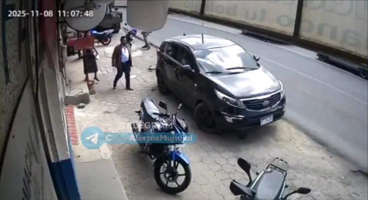 危地马拉商人遇刺遭到AK-47步枪100多发子弹伏击。2025年11月