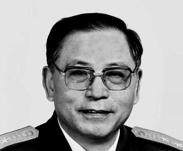 1950年，粟裕正在工作。突然，门被猛烈地撞开，原来是李克农。只听他声音颤抖地问