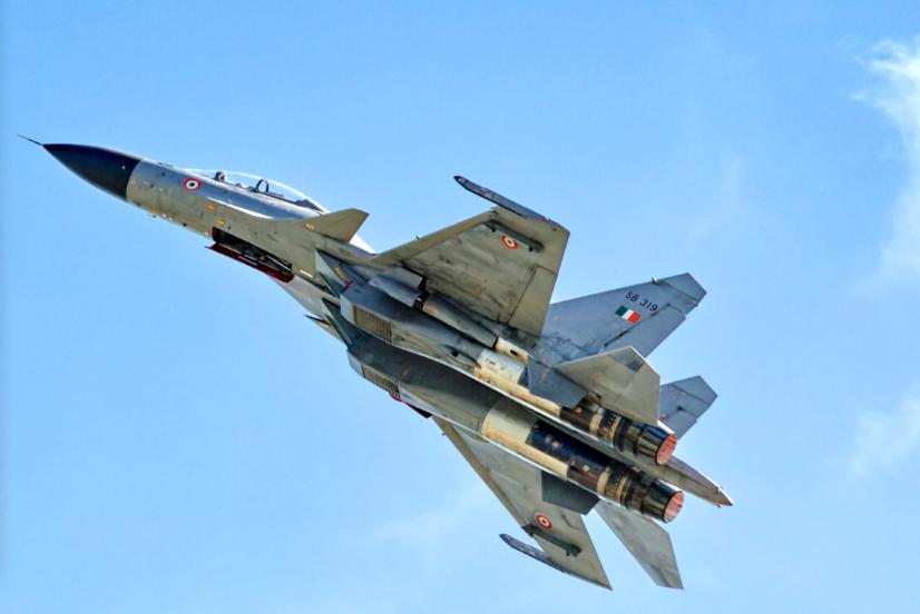 印度人想破脑袋也不明白，中国为什么可以发展出歼16重型战机，印度有着苏30MKI