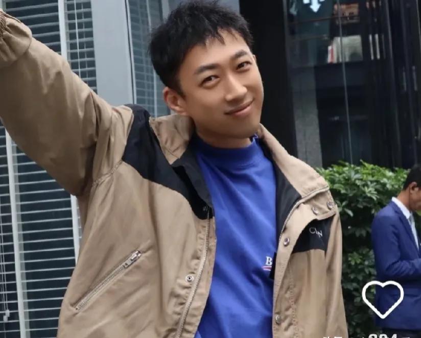 于正喜欢找过气女艺人拍戏，因为片酬可以压得很低。仔细想想还真是，他专门找那种早